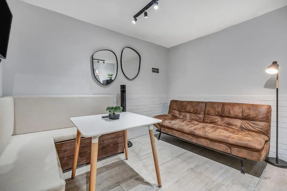 Nowa Gaira Apt Provenza Walkable Area, Ac & Balcony Facing Karolg Club Medellín 0*,  Colombie
