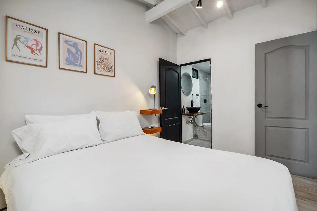 Nowa Gaira Apt Provenza Walkable Area, Ac & Balcony Facing Karolg Club Medellín Colombie