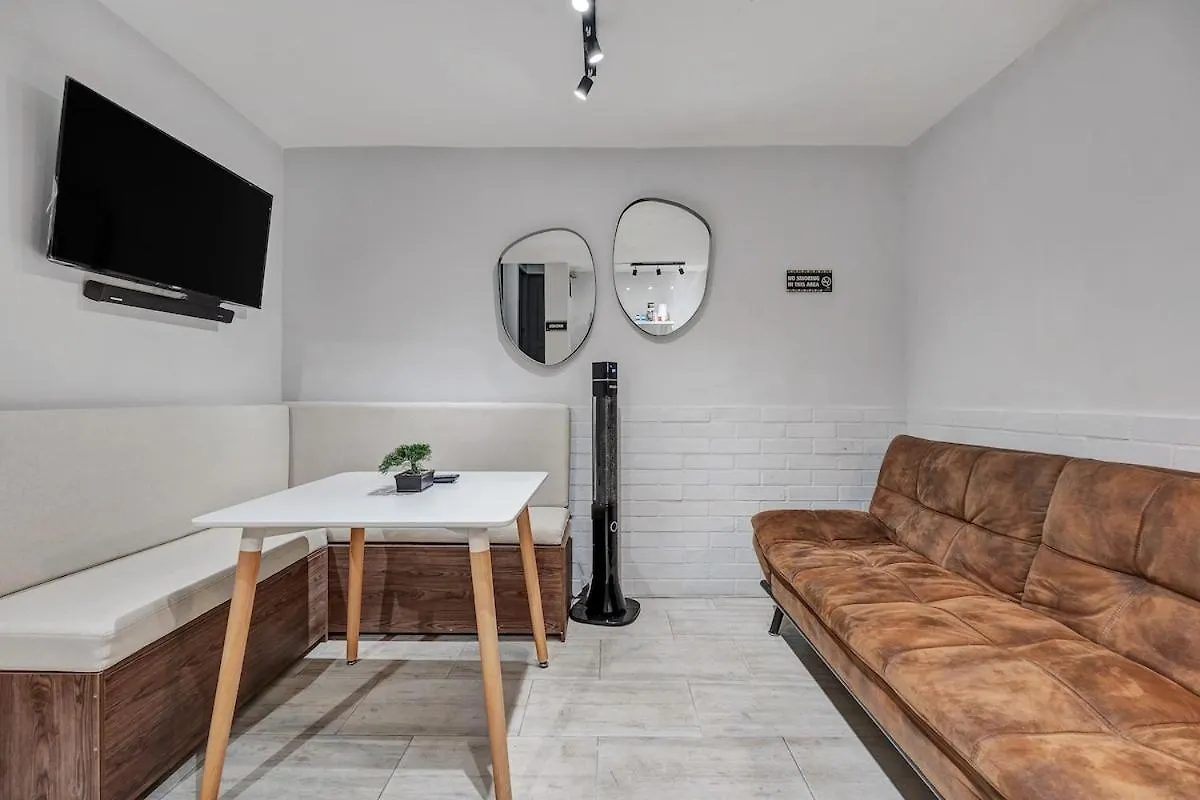 Nowa Gaira Apt Provenza Walkable Area, Ac & Balcony Facing Karolg Club Medellín