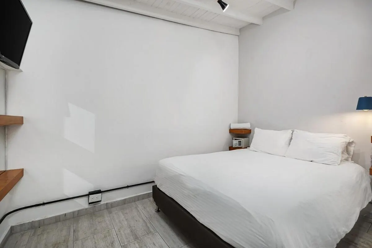 Nowa Gaira Apt Provenza Walkable Area, Ac & Balcony Facing Karolg Club Medellin